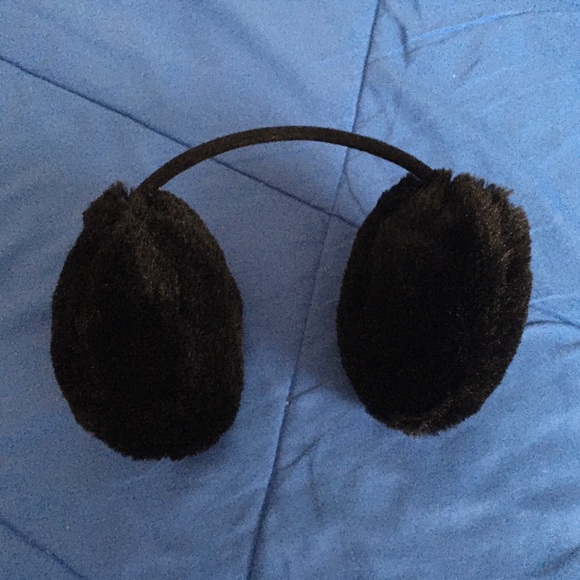 Winter set (5 items): ear muffs, knit beanie, and cashmere beanies (3) - Picture 3 of 3